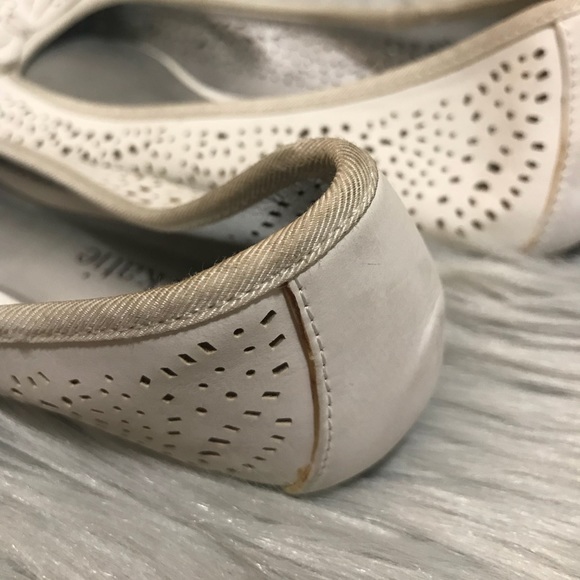 Kelly & Katie White Flats - Picture 4 of 8